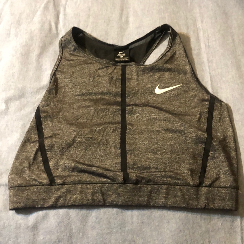 Nike half-tee/sports bra